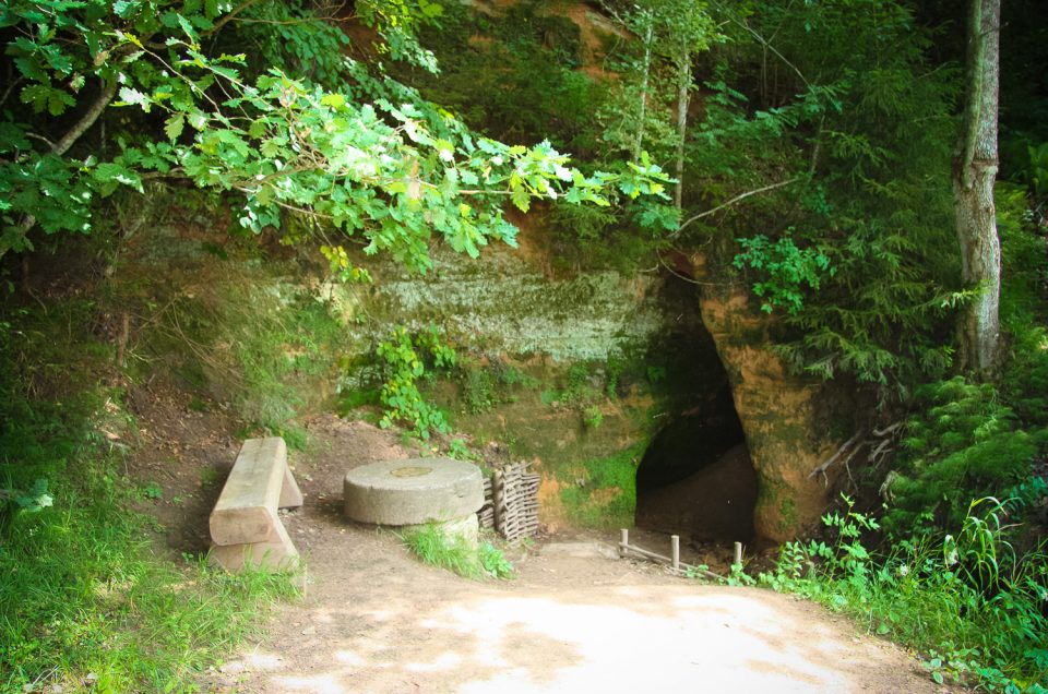 Souring Tub Spring and the Cave