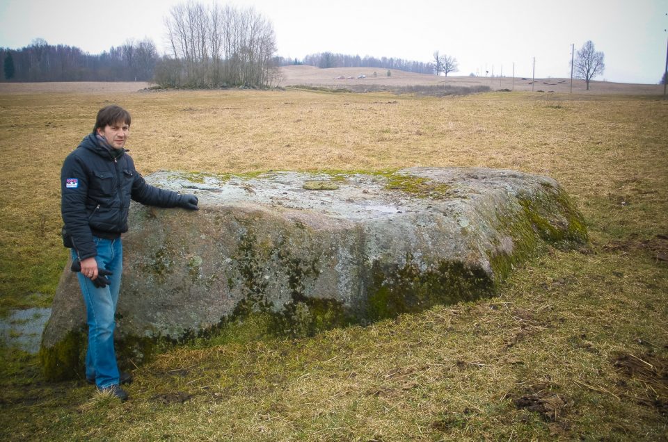 Probable cult stone at the Kulini hillfort