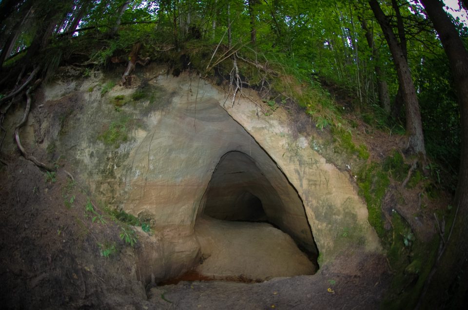Plunderers’ or Māra’s Spring Cave
