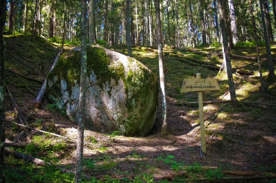 Dzelzāmurs Holy Stone