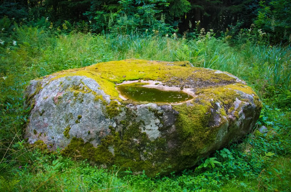 Emīļi Hollow Stone – Sacrificial Stone